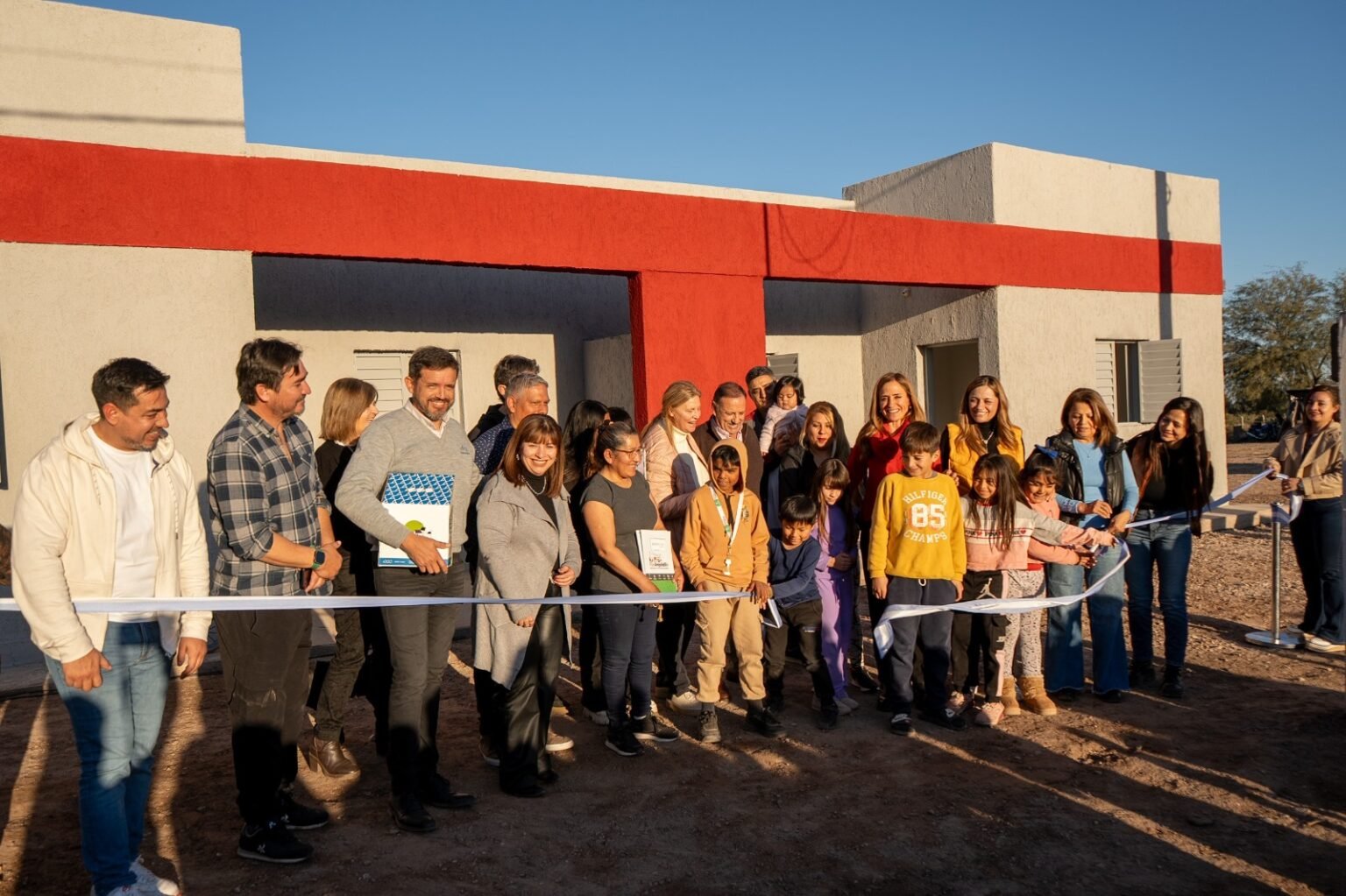 Quintela entregó viviendas: La Rioja continúa siendo la provincia con mayor cantidad de propietarios del país WhatsApp Image 2025 06 19 at 8.01.59 PM