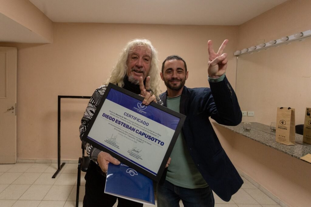 Diego Capusotto se presentó en La Rioja y fue declarado Visitante Ilustre 1 WhatsApp Image 2025 06 26 at 9.33.55 AM