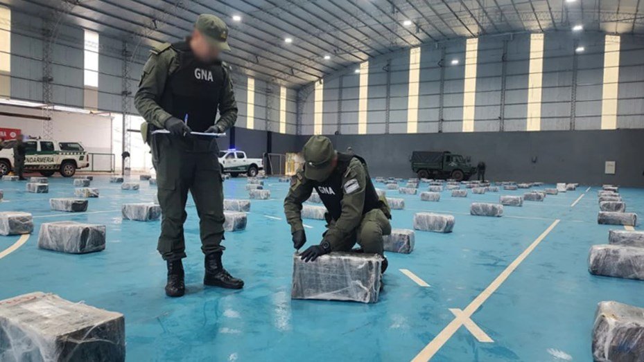 Misiones: sujeto tiró una mochila con 3 kilos de droga y encontraron 3 toneladas droga