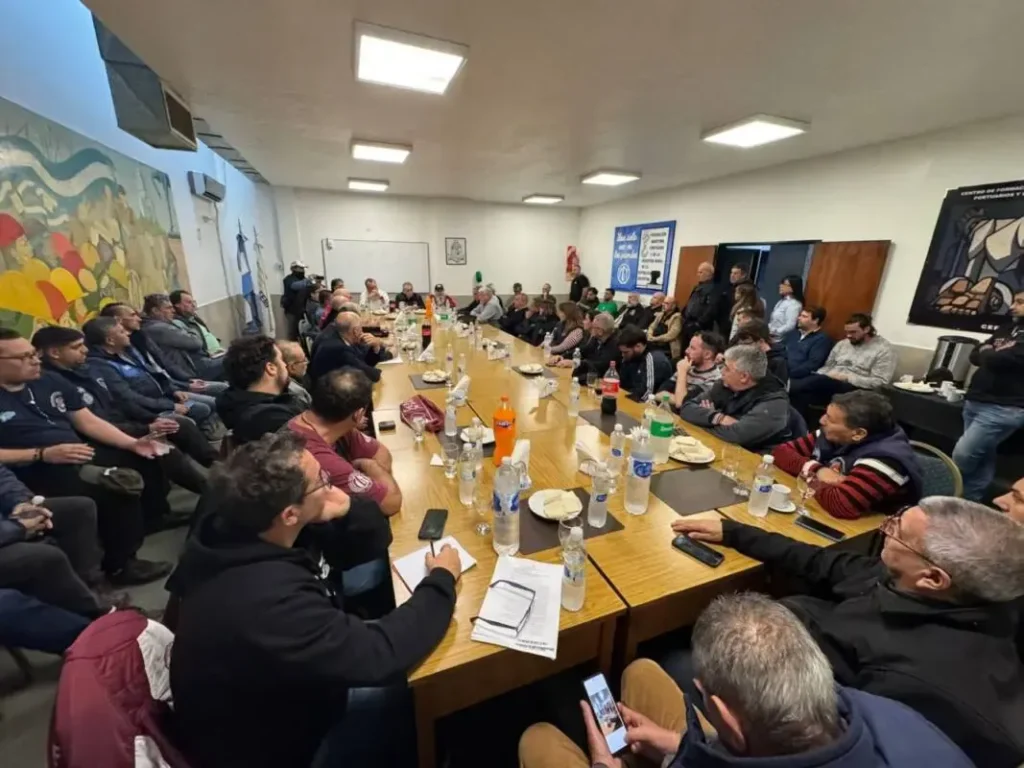 Gremios y organizaciones sociales lanzan multisectorial contra el ajuste multimedia.normal.90f2c9c89aee3be5.bm9ybWFsLndlYnA