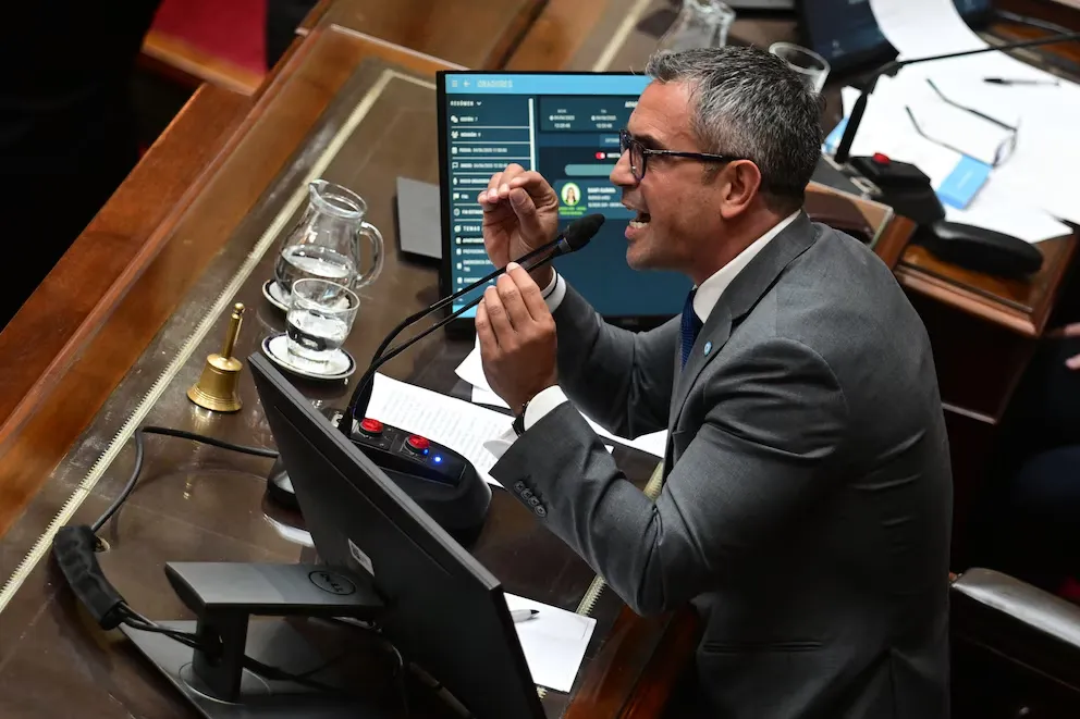 Tras una madrugada tensa, Diputados activó la comisión por $LIBRA que apunta a Milei multimedia.normal.b9d4a0e5f3d703a7.bm9ybWFsLndlYnA