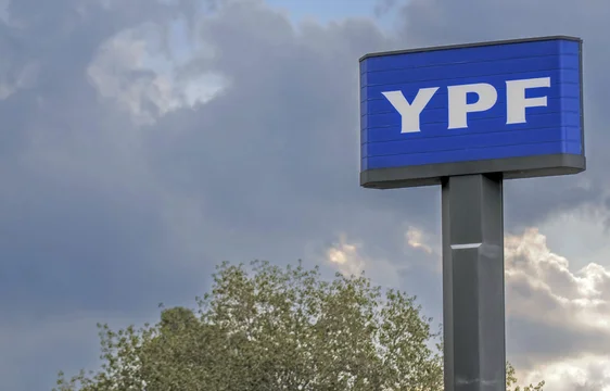 Argentina presenta esta semana un escrito para mantener la suspensión de la entrega de acciones de YPF 360 68