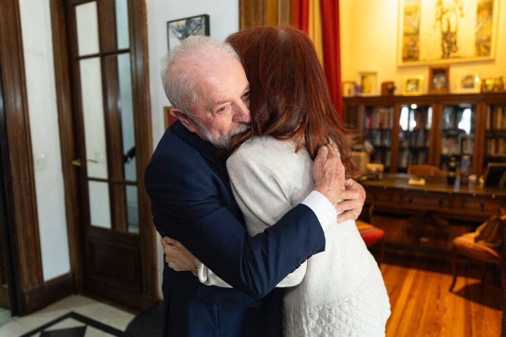 Lula Da Silva visitó a Cristina en su prisión domiciliaria 515512102 1299402781554519 312358060559777913 n