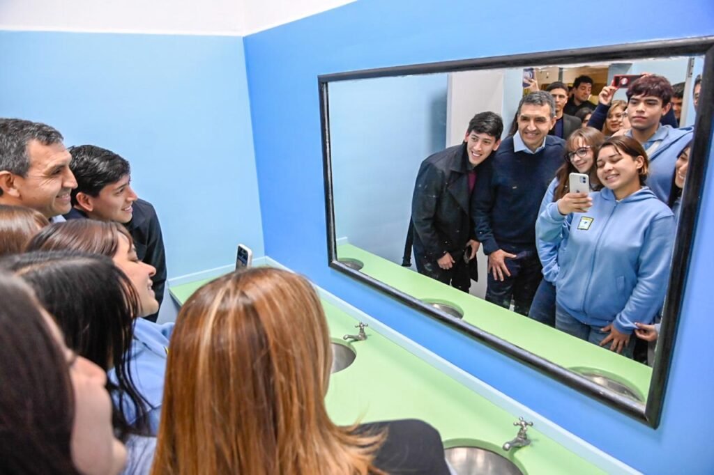 Inauguraron nuevas instalaciones sanitarias en el Colegio Provincial N°1 WhatsApp Image 2025 07 24 at 7.21.47 PM