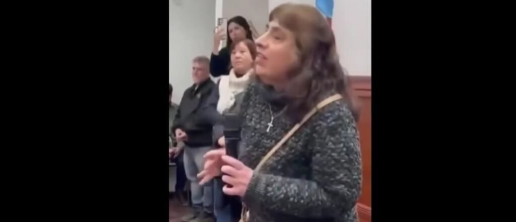 Fuerte cruce entre la concejal libertaria Yiyí Ceballos y personas con discapacidad WhatsApp Image 2025 07 31 at 10.30.24 AM
