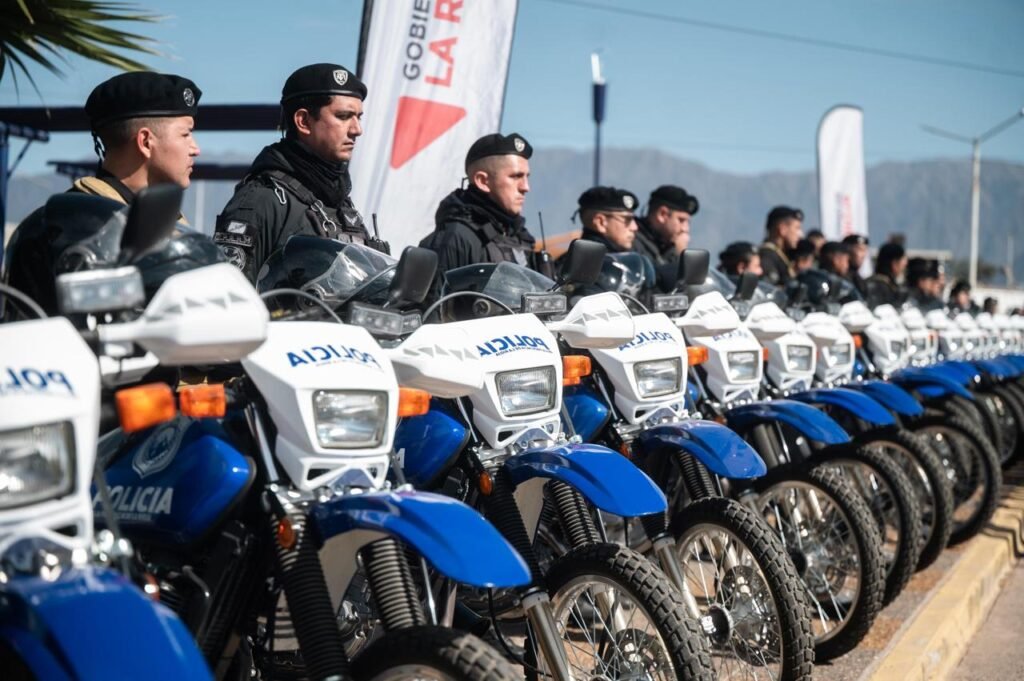 Quintela entregó nuevas unidades móviles a la Policía de la Provincia WhatsApp Image 2025 07 31 at 6.27.32 PM