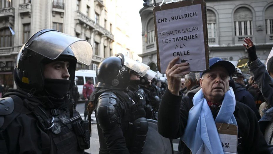 Los jubilados volvieron a marchar al Congreso y rindieron homenaje a Pablo Grillo jubilados marcha