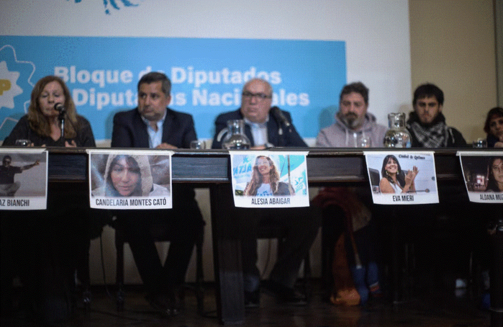 Familiares y dirigentes de UP exigen la liberación de los detenidos tras el ataque a Espert multimedia.normal.8128d04326a252d1.bm9ybWFsLkdJRg
