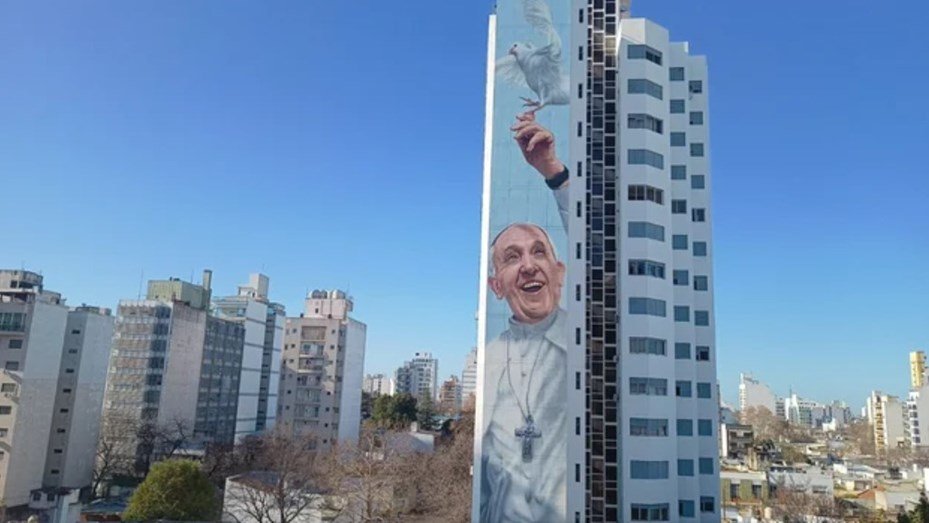 La Plata: inauguraron el mural más grande del mundo dedicado al papa Francisco mural papa