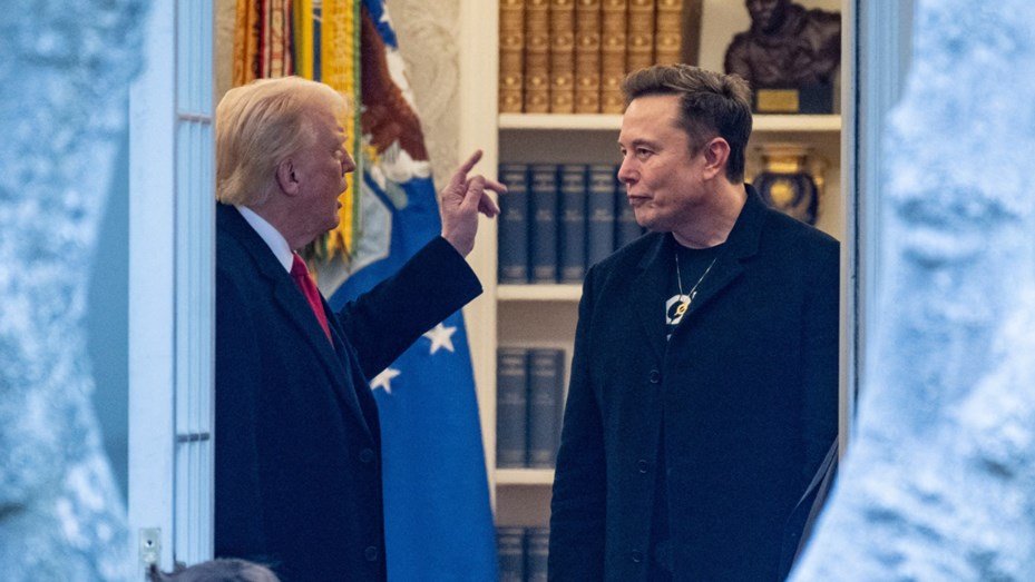 Trump no descarta examinar la posibilidad de expulsar a Elon Musk de los Estados Unidos trump musk