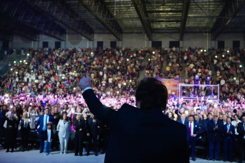 Javier Milei arremetió en Chaco contra la justicia social: «Llena de envidia, de odio y de resentimiento a las personas» whatsapp image 2025 07 05 at 200847jpeg