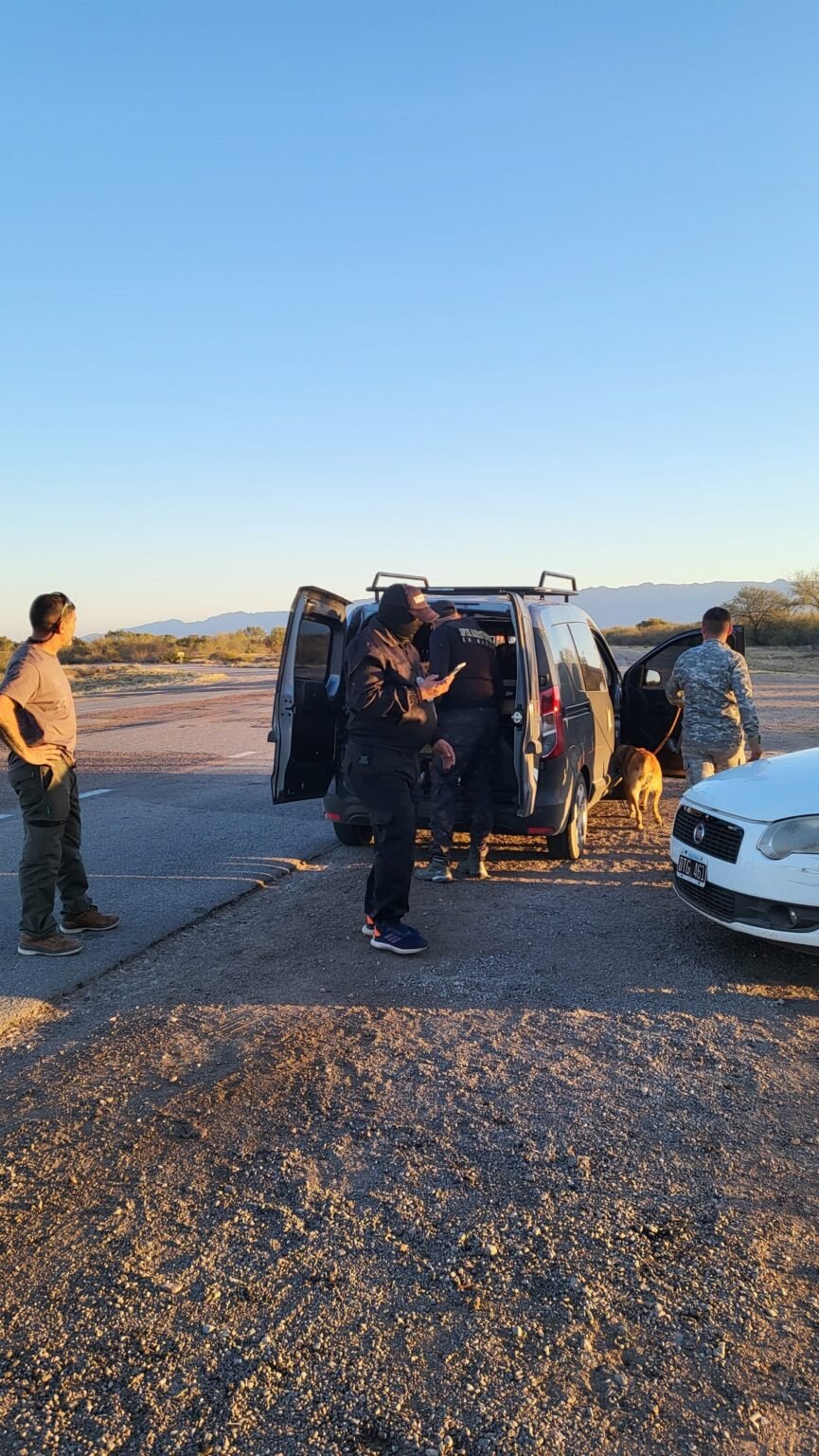 Lucha contra el narcotráfico: realizaron controles vehiculares en Chilecito y Chamical 514353035 122136813530821877 7686685844865749217 n