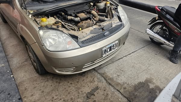 Controlaron el incendio de un auto en pleno centro capitalino 528884506 1273513848120656 1389573248991600403 n