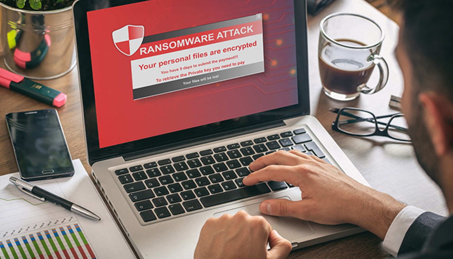 Aumentaron un 33 % los ataques de ransomware: ¿Qué es? 628d4d293567213fb30a0060 hero prevent ransomware attacks on your organization