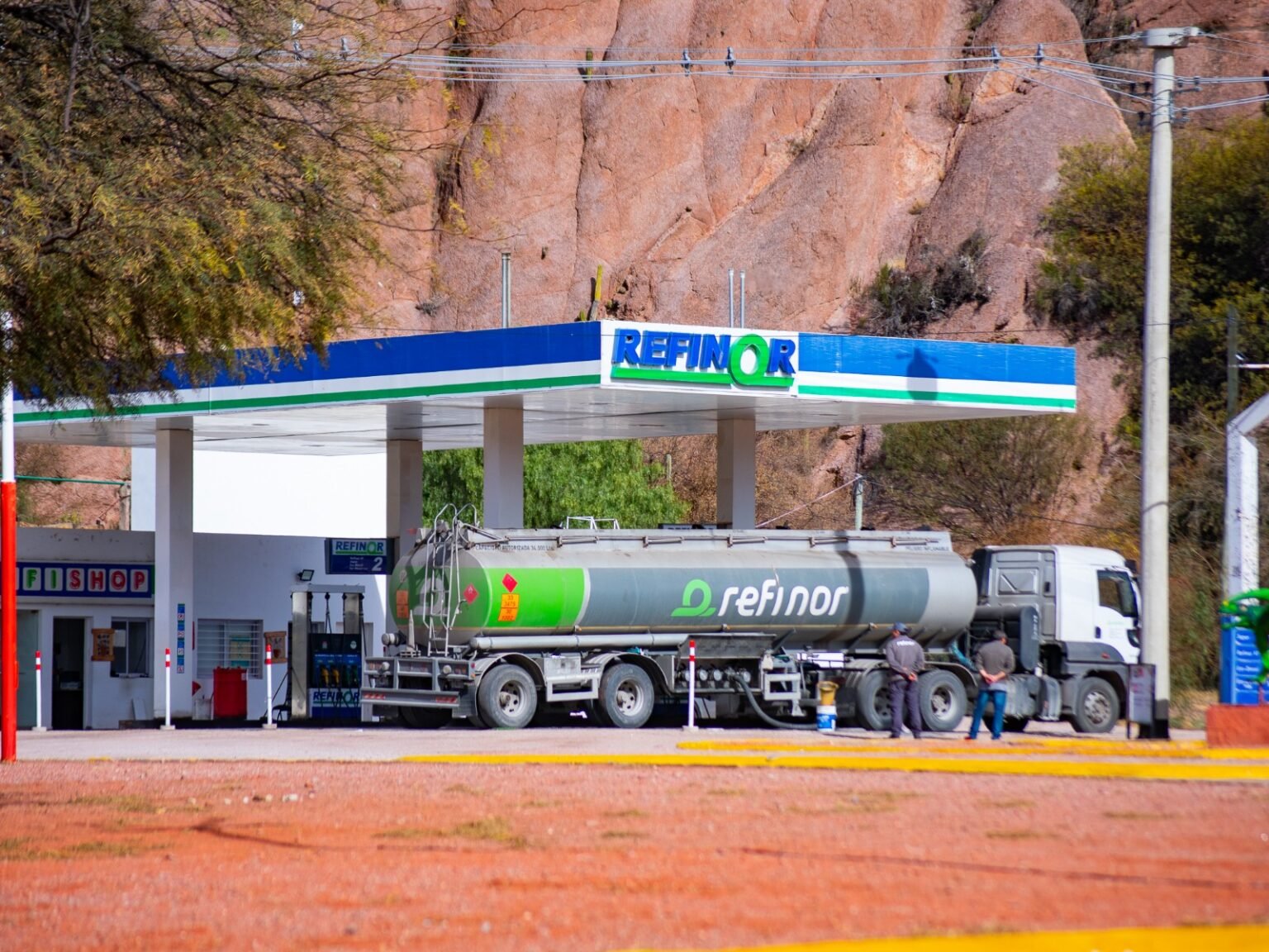 Sanagasta: Evitan el cierre de la Estación de Servicio Refinor y se normaliza el expendio de combustible IMG 20250802 WA0005