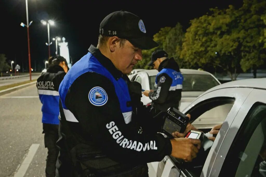 Desde septiembre la Policía de La Rioja comenzará a controlar y multar infracciones de tránsito en la Capital IMG 20250831 WA0010