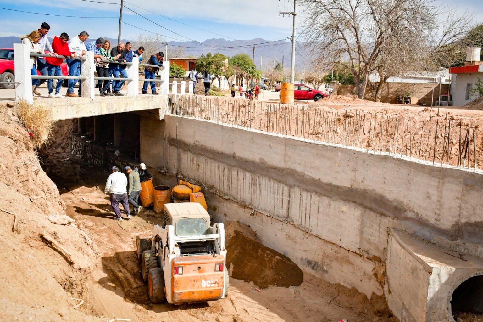 El Gobierno avanza con la construcción del Dique Trasvase en Chamical WhatsApp Image 2025 08 05 at 7.16.18 PM