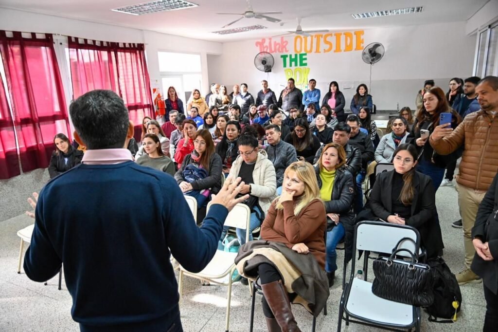 Capacitan a docentes para prevenir el consumo problemático de sustancias en las escuelas WhatsApp Image 2025 08 20 at 2.21.10 PM