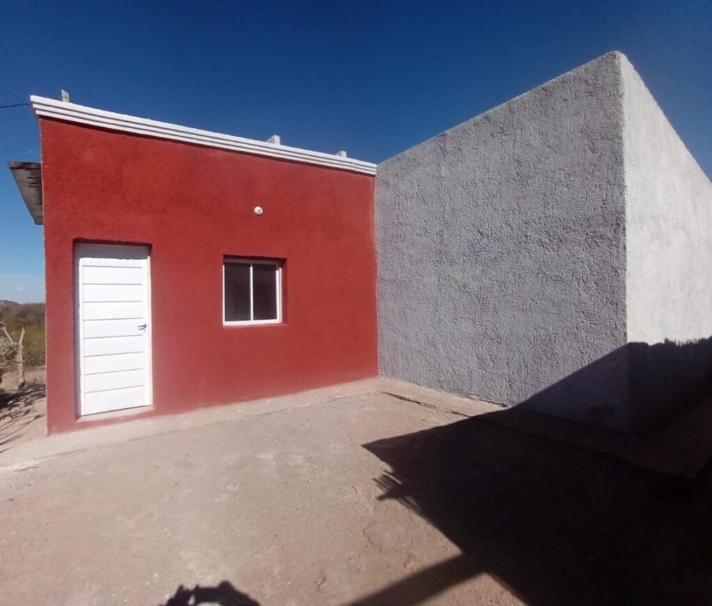 El Gobierno de La Rioja finalizará la construcción de viviendas para la población de Salinas de Bustos WhatsApp Image 2025 08 26 at 10.10.20 AM