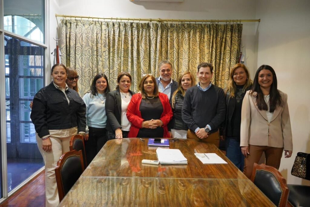 La Provincia articula acciones con el sector inmobiliario para proteger a los ciudadanos WhatsApp Image 2025 08 26 at 11.15.19 AM