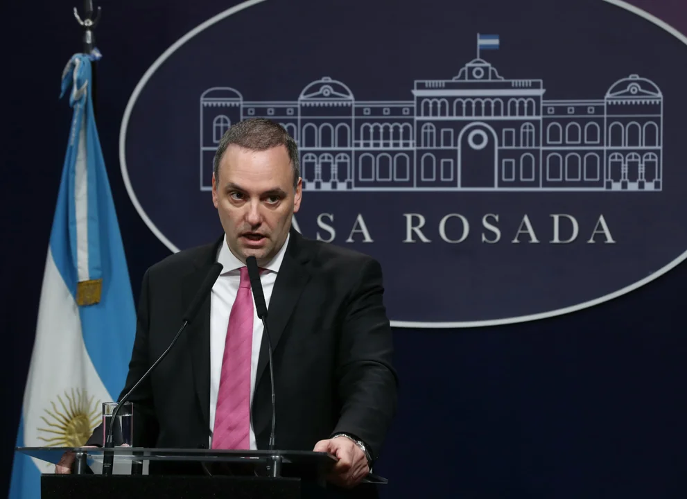 Adorni restó importancia a las declaraciones de Trump sobre el estado de la Argentina adorni