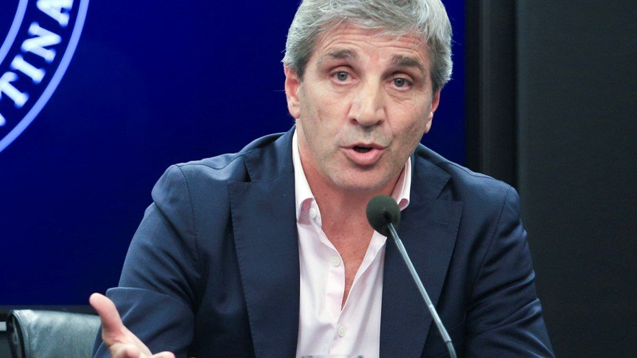 Luis Caputo atribuyó la suba del dólar a la incertidumbre política y al «riesgo kuka» caputo suba