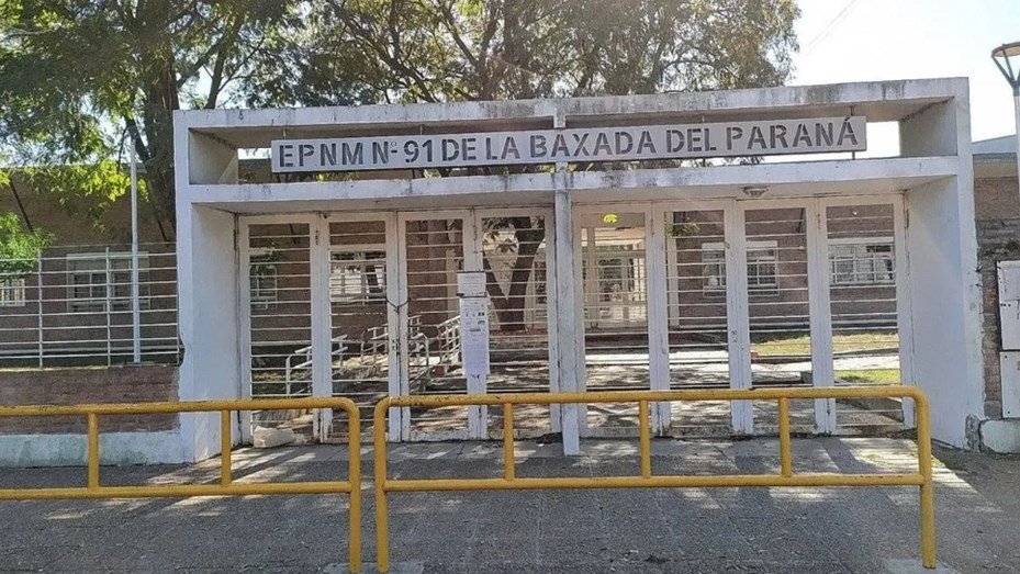 Batalla campal entre alumnas en Entre Ríos dejó cuatro docentes heridos escuela