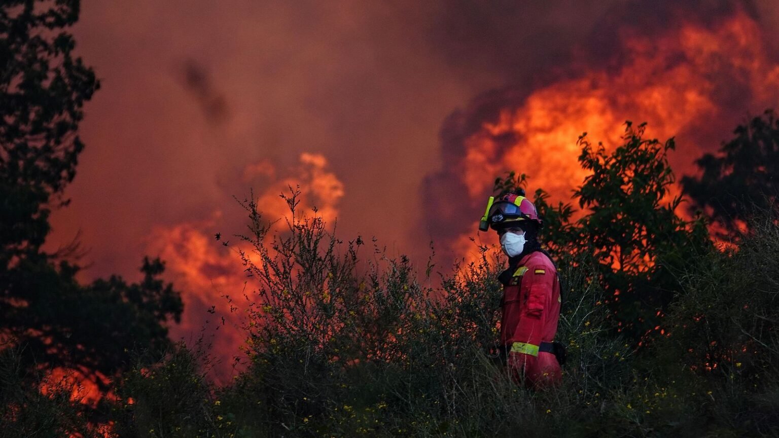 España: el gobierno dará ayuda a las zonas afectadas por incendios espana incendios