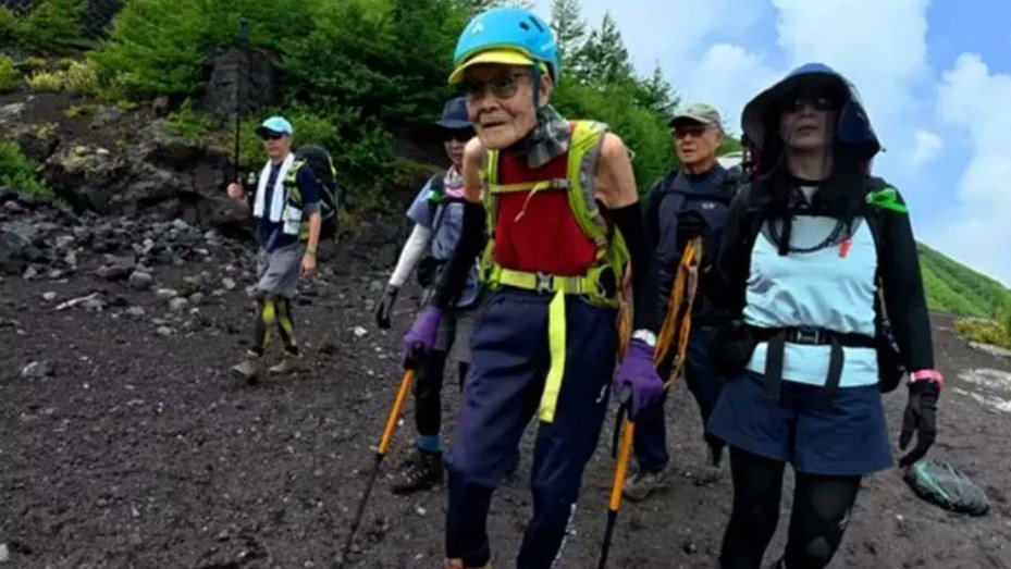 Japón: un hombre de 102 años escaló una montaña de 3.776 metros montana