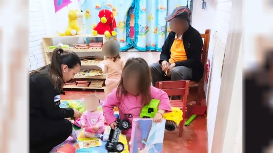 Rescataron a tres niñas en Misiones que habían sido abandonadas: detuvieron al padre nenes