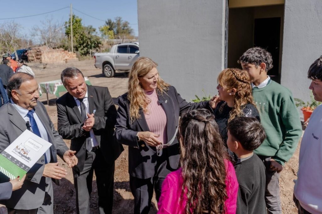 Pedrali: “Con el Plan Angelelli seguimos construyendo oportunidades para cada familia riojana” 541617228 1318285473638337 4123312908888822263 n