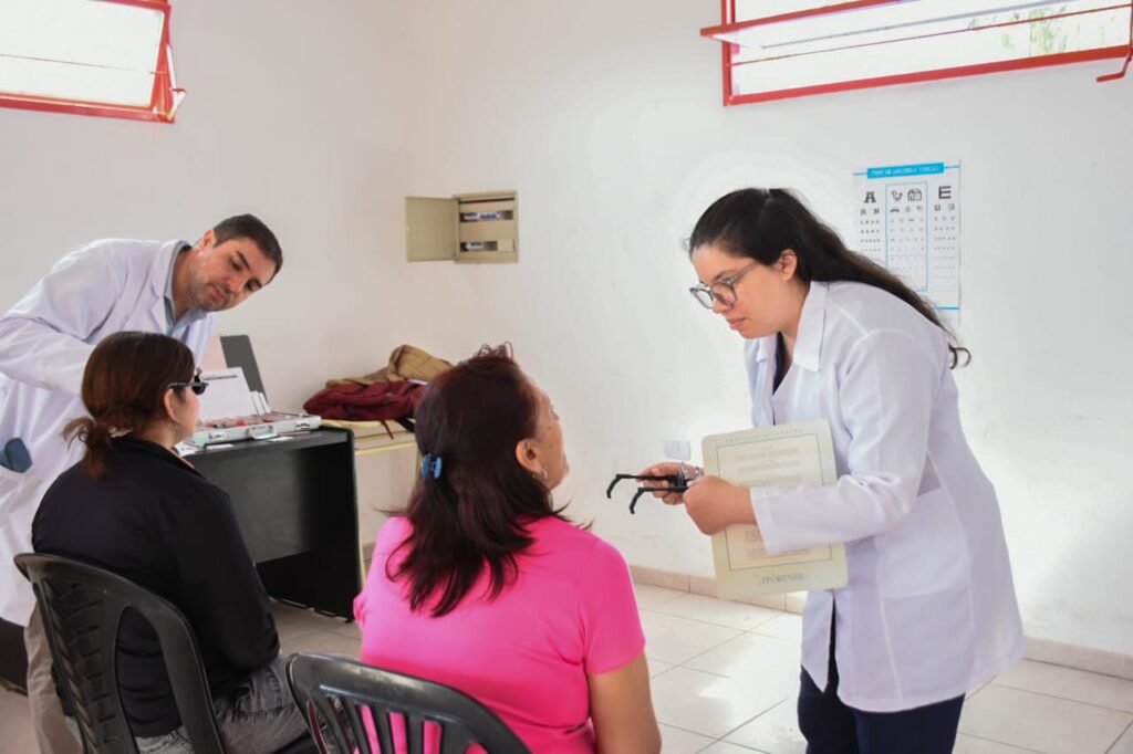 Salud llevó estudios y atención médica gratuita a los vecinos de barrio Alunai IMG 20250921 WA0059