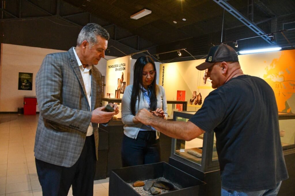 La Ruta de los Dinosaurios incorpora a la UNLaR como primera estación del recorrido paleoturístico provincial IMG 20250927 WA0048