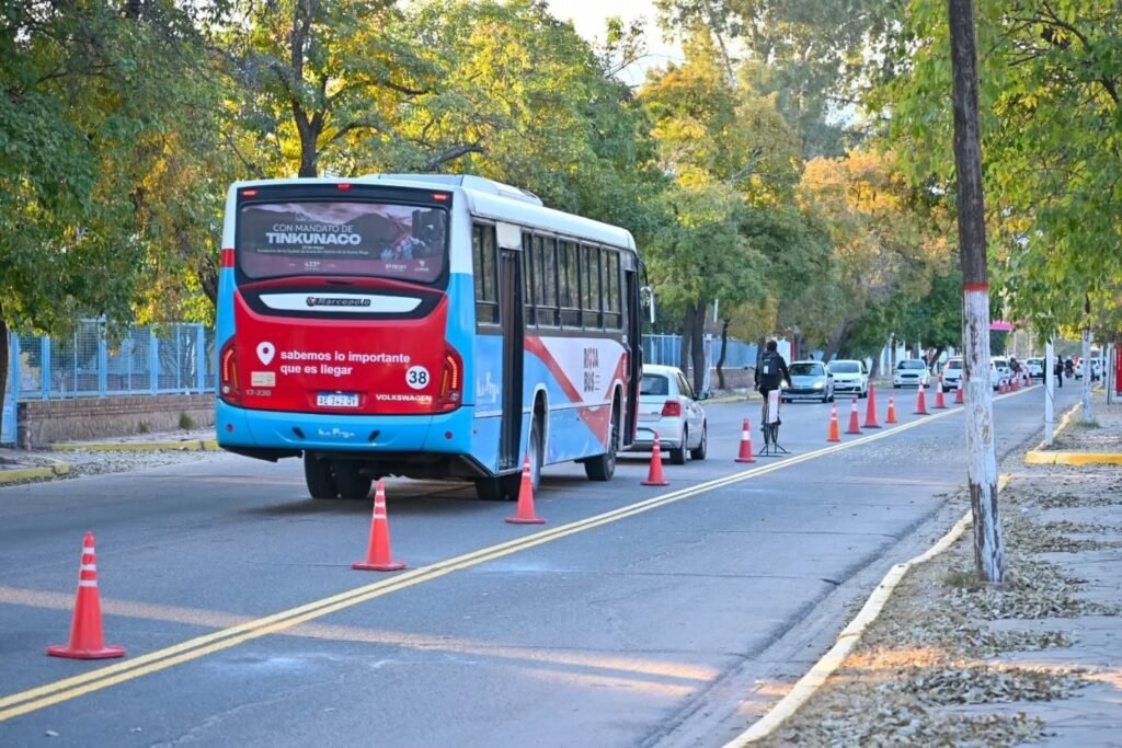 Desde este lunes comienzan a funcionar los carriles exclusivos para colectivos en avenidas WhatsApp Image 2025 09 01 at 7.47.12 AM