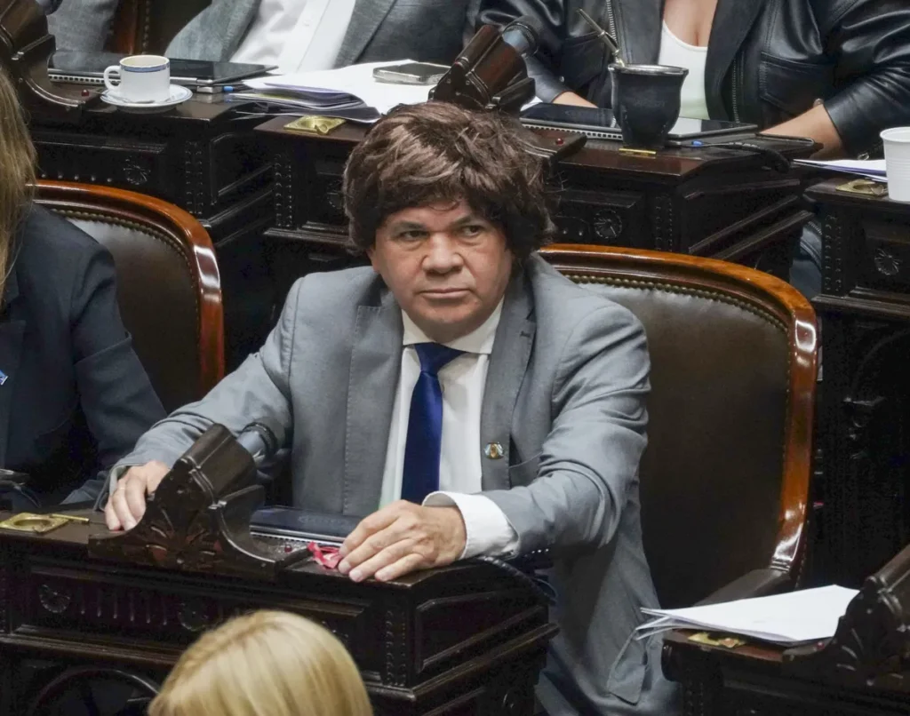 aldo leiva votando diputado peluca 2