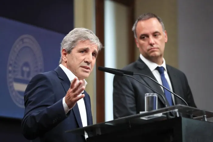 El gobierno de Milei anunció retenciones cero a los granos hasta octubre 2 caputo toto