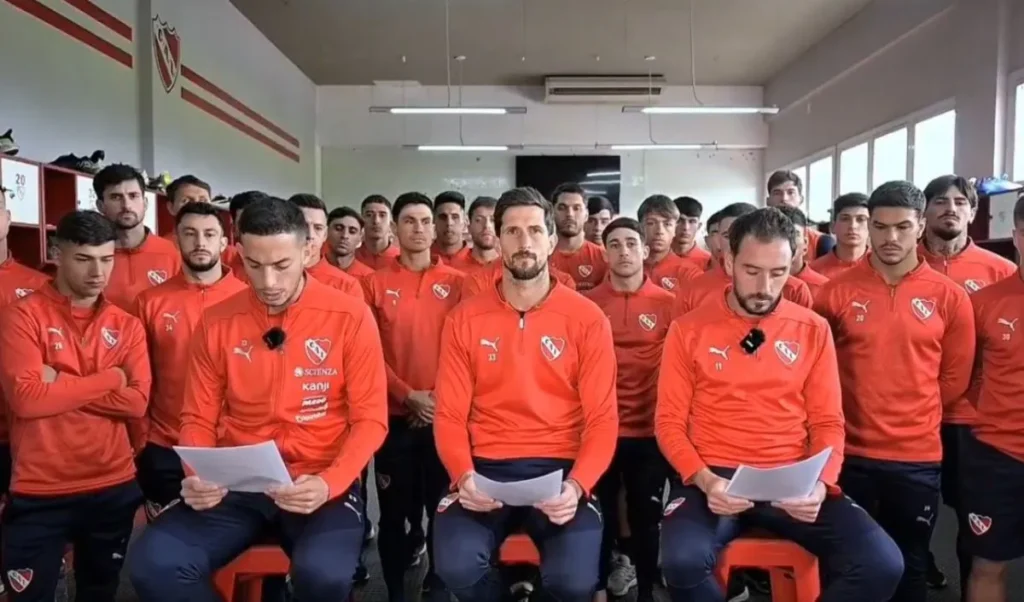 El plantel de Independiente habló tras la sanción de Conmebol: «Perdió el fútbol» independiente