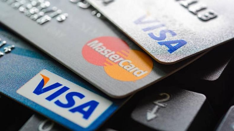 Cada vez más argentinos se endeudan con sus tarjetas de crédito para gastos mensuales tarjetas creditojpg