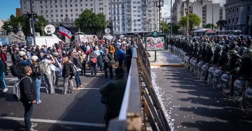 Otra vez gases y represión contra los jubilados en el Congreso 1 13544614660580032738