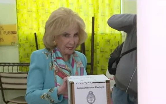 Mirtha Legrand emitió su sufragio y dijo que votó «con ilusión” 360 86