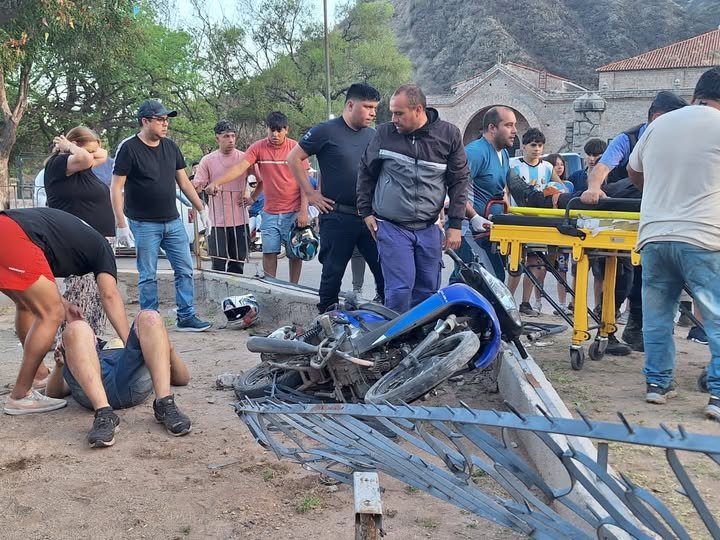 Motociclistas impactaron contra el monumento al Tinkunaco en Las Padercitas 558838184 1116800450651798 2776350234992861929 n