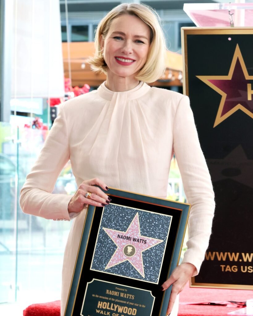 Naomi Watts recibió su estrella en el Paseo de la Fama de Hollywood 2 565125034 784841257759019 6239559133310673414 n