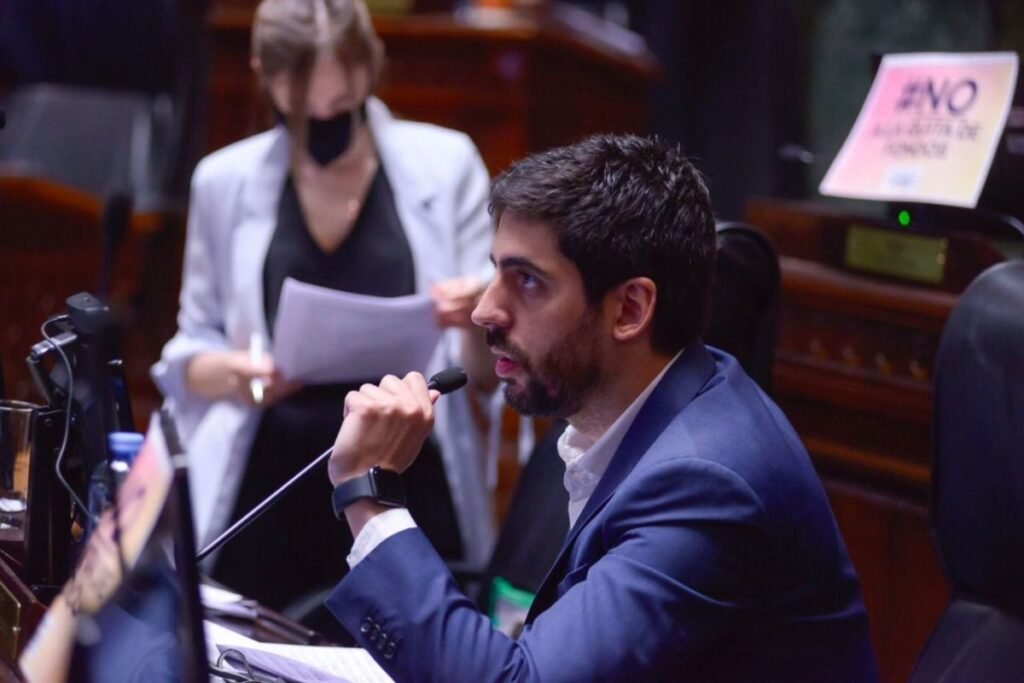 Legislador porteño y fundador de LLA, cuestionó las políticas de Milei y a su entorno CQVA4ZWSBVDMVGXD6WR7MFWLWI