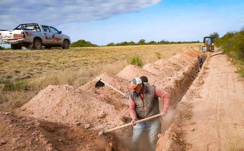 La Provincia continúa con la construcción del acueducto Chañar–Castro Barros para garantizar agua potable IMG 20251019 WA0050