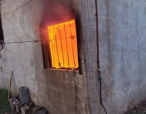 Chamical: detuvieron a un sujeto que agredió a su pareja y provocó el incendio de su vivienda 1 WhatsApp Image 2025 10 13 at 8.00.26 PM