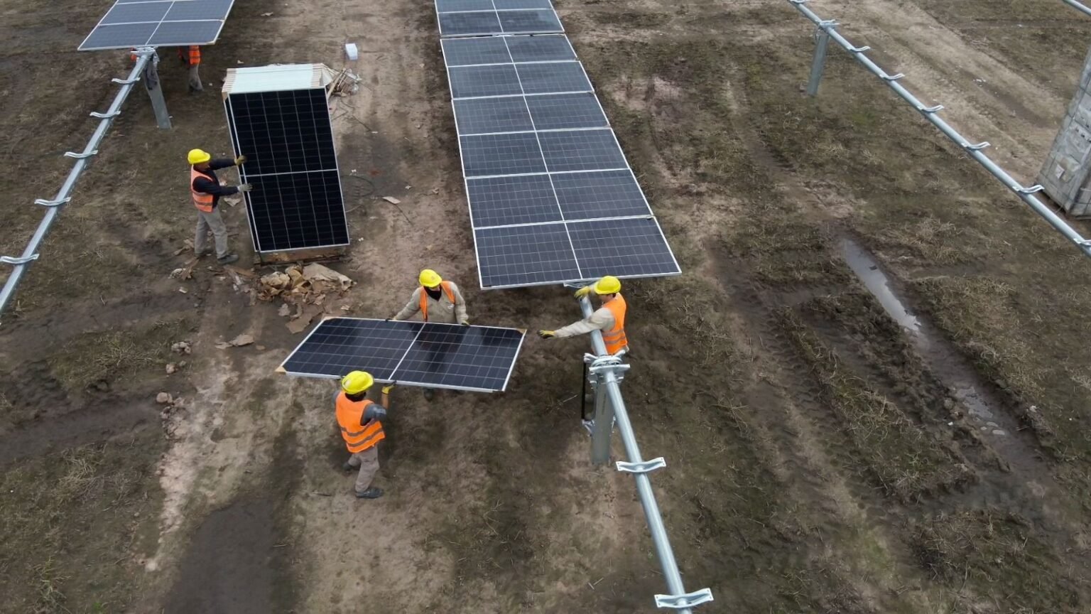 Nuevo Parque Solar en Arauco: DQD convoca a trabajadores riojanos para sumarse al proyecto WhatsApp Image 2025 10 14 at 10.59.44 AM
