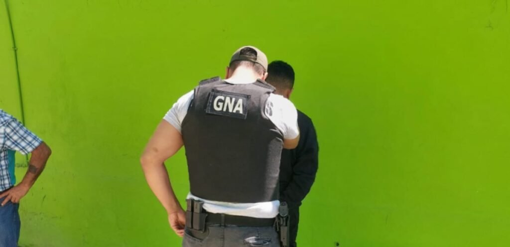 Detuvieron a sujeto con encomienda que contenía más de 5 kilos de marihuana WhatsApp Image 2025 10 21 at 10.10.59 AM