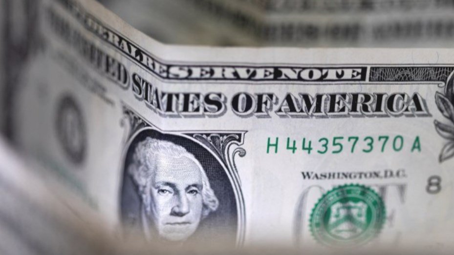 Tensión cambiaria: el dólar oficial cerró a $1.515 dolar