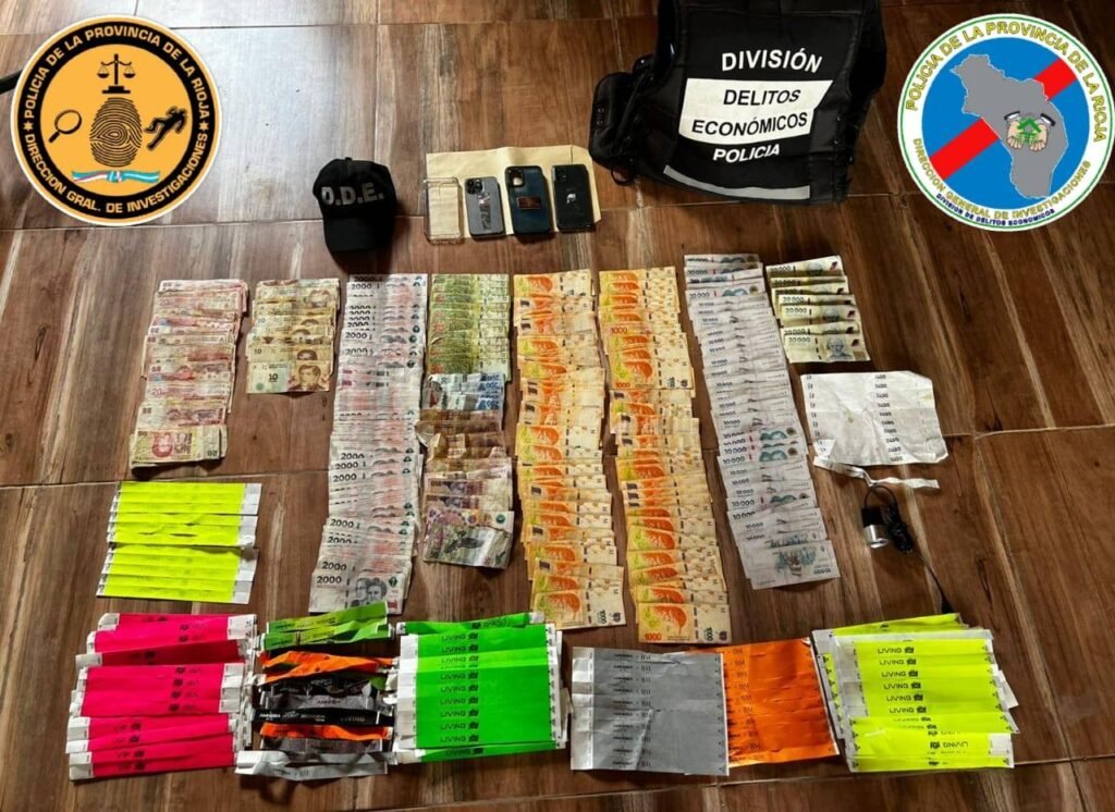 Detienen a comerciante por falsificación de entradas para boliches de La Rioja pases libres