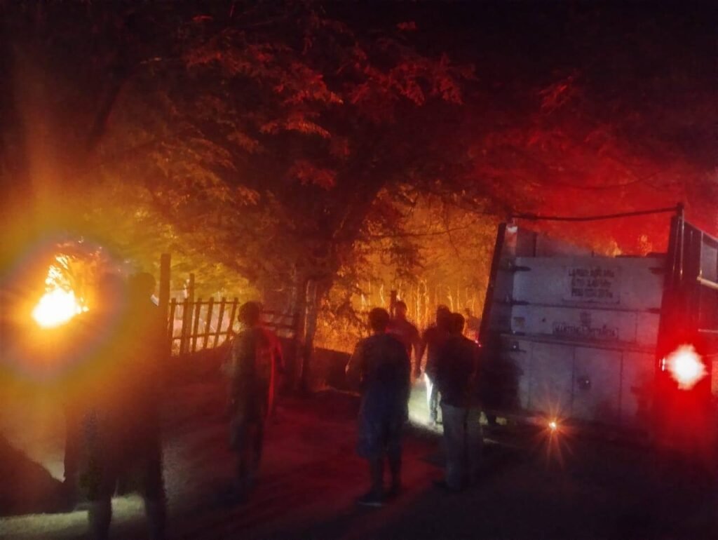 Controlaron incendio total en un depósito del barrio Agrario 583241676 1466103908849475 2139792291269898889 n